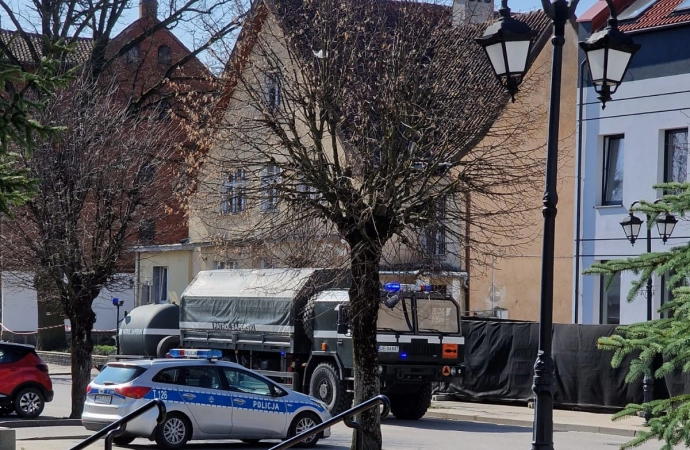 {Policjanci zabezpieczali miejsce znalezienia niewybuchów pochodzących najprawdopodobniej z okresu II wojny światowej.}